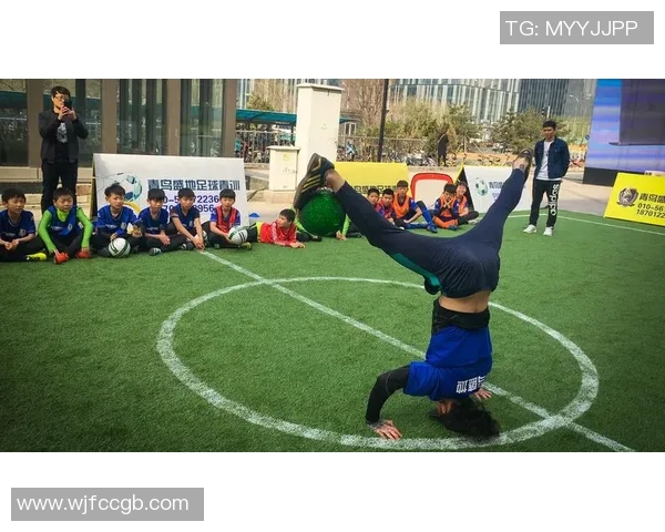 足球明星特技表演精彩集锦视频合集尽享足球魅力与技巧的完美结合